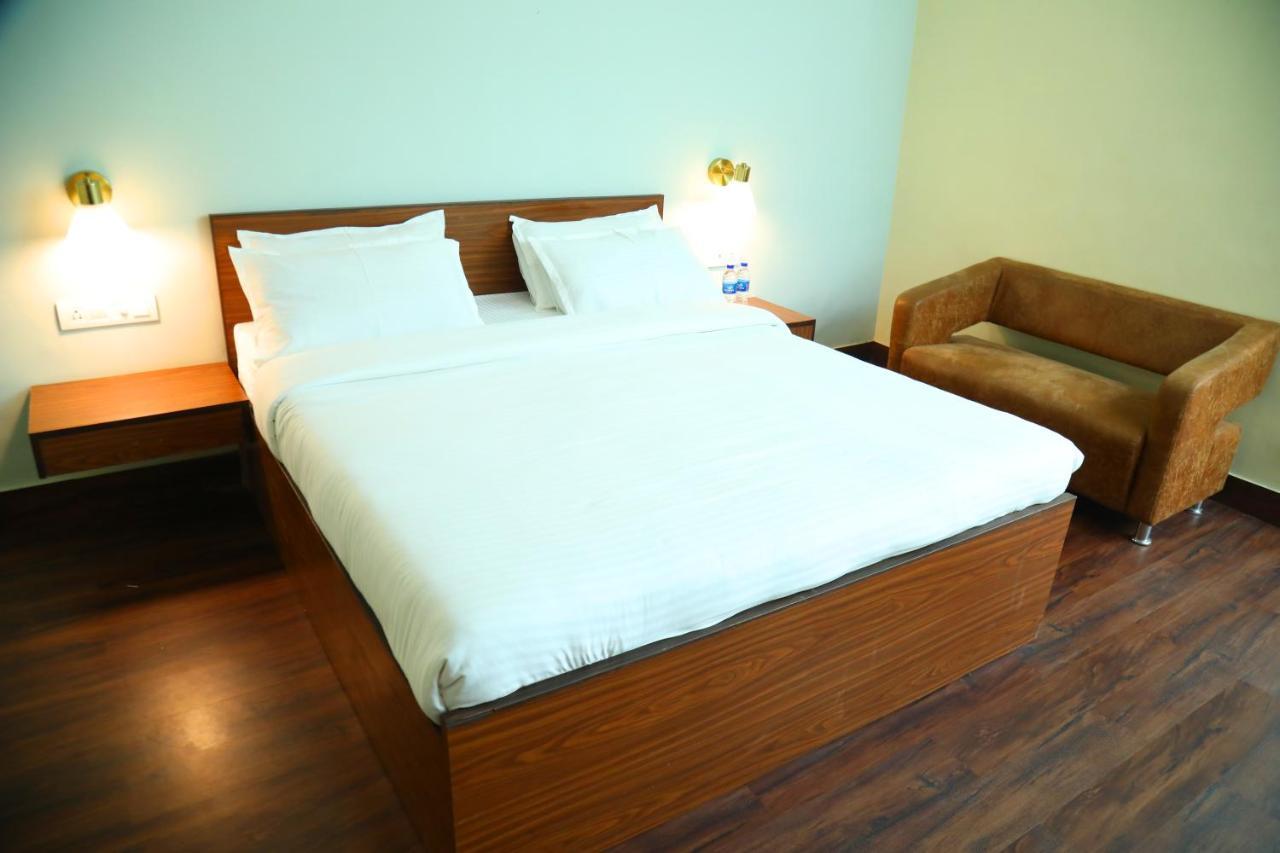 Country Inn & Suites By Turtle Mumbai Exterior foto